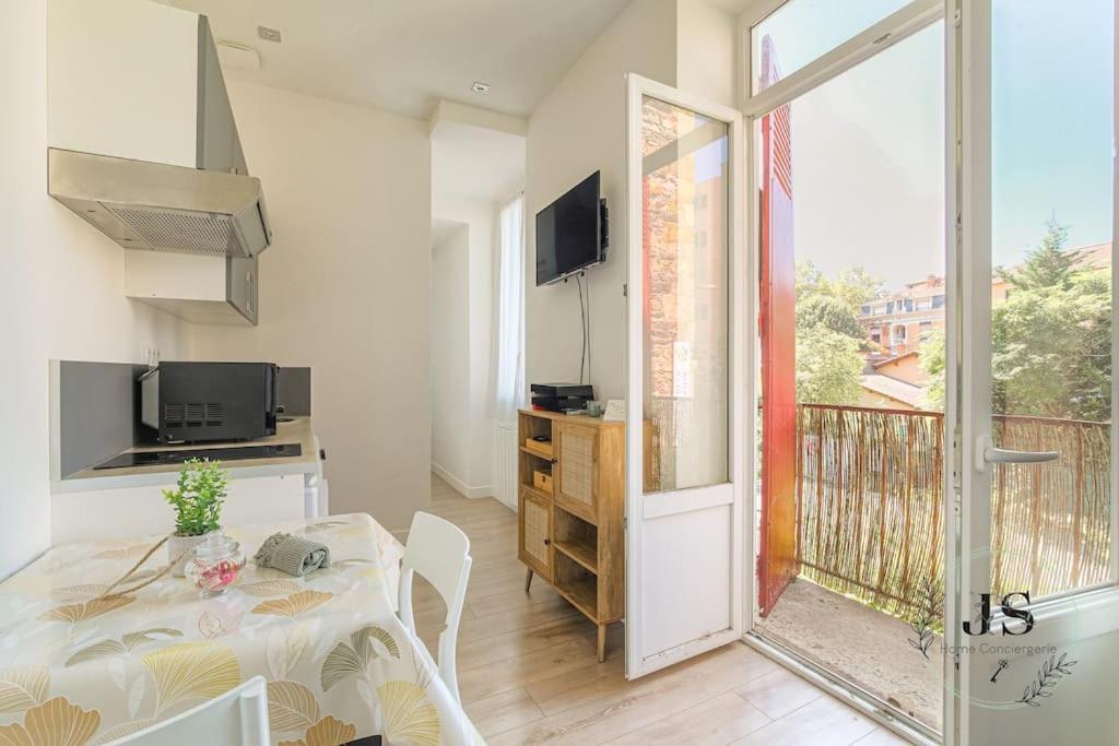 Le Paisible - Proximite Metro A Lägenhet Villeurbanne Exteriör bild